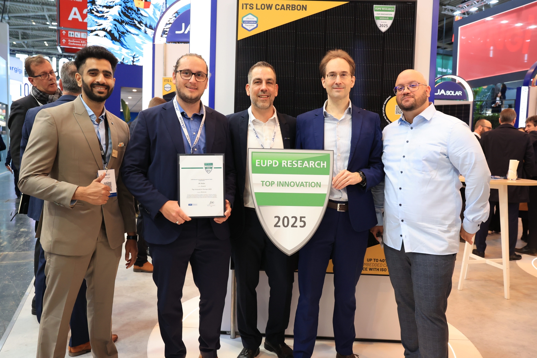 JA Solar Awarded the “Top Green Innovation Award 2025” for ITS Low Carbon Manufacturing